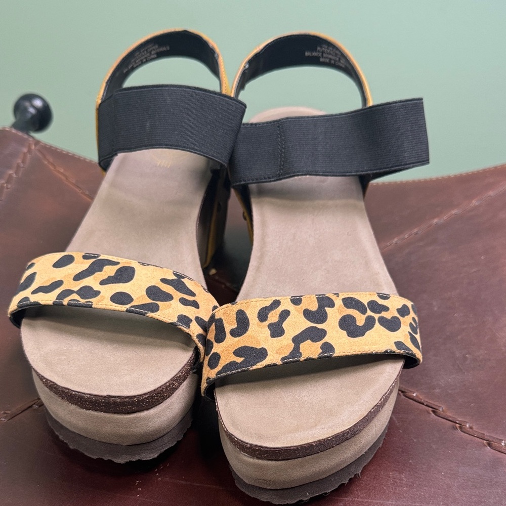Hocus Pocus Leopard Print Women's Sandals with Black Straps 10M
